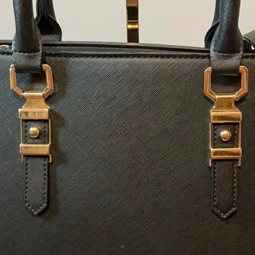 Unbranded this elegant